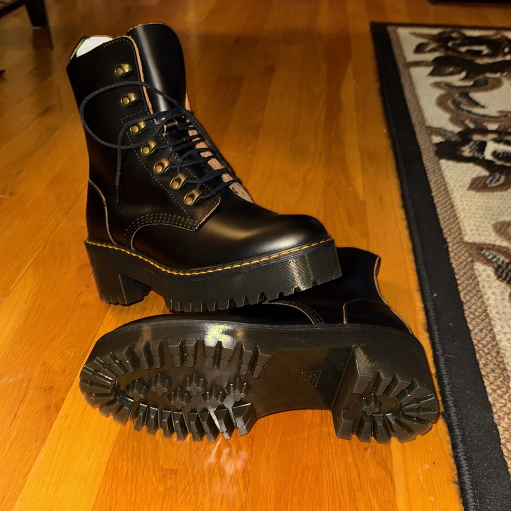 Leona size 10